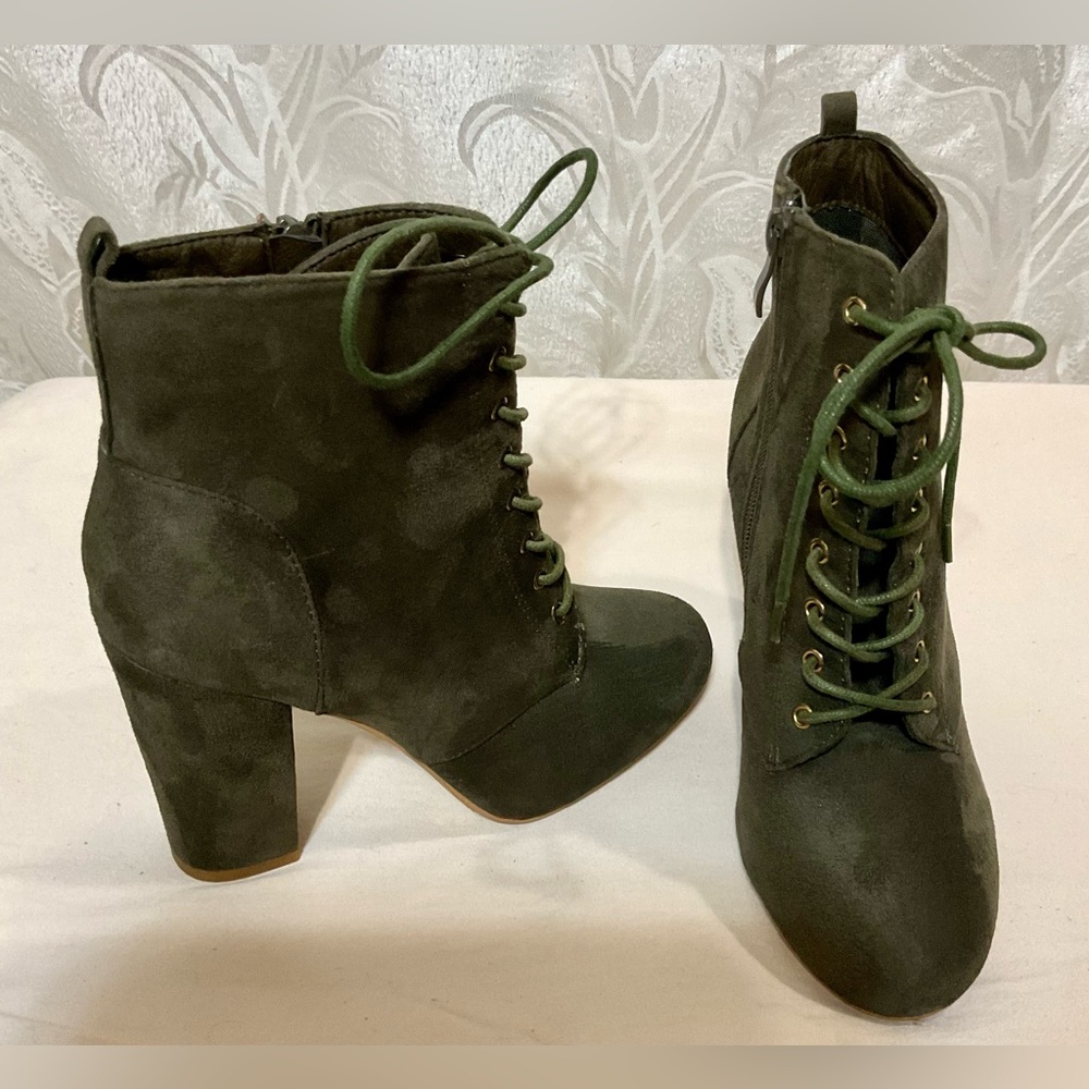 SCOOP Green/Gray Chunky High Heel Boot Size 7.5-8